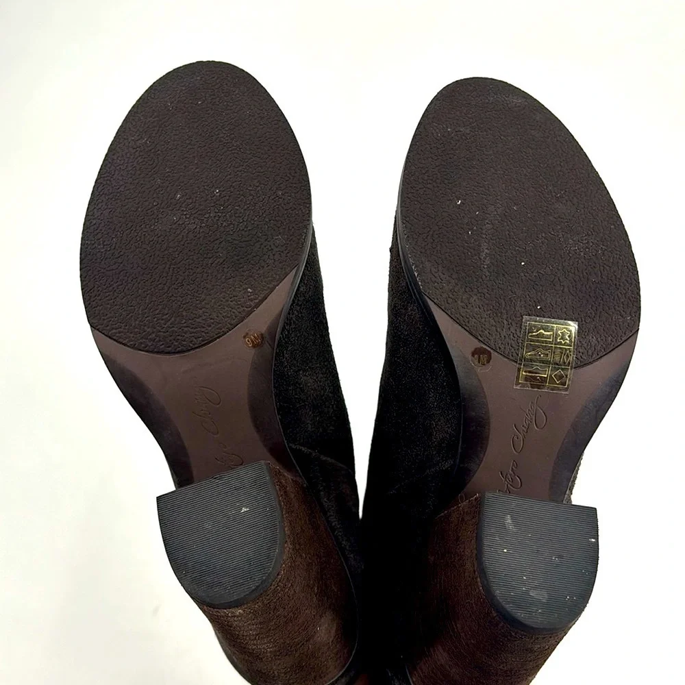 UEC Arturo Chiang brown/ green suede heeled booties with box worn once - Picture 7 of 9